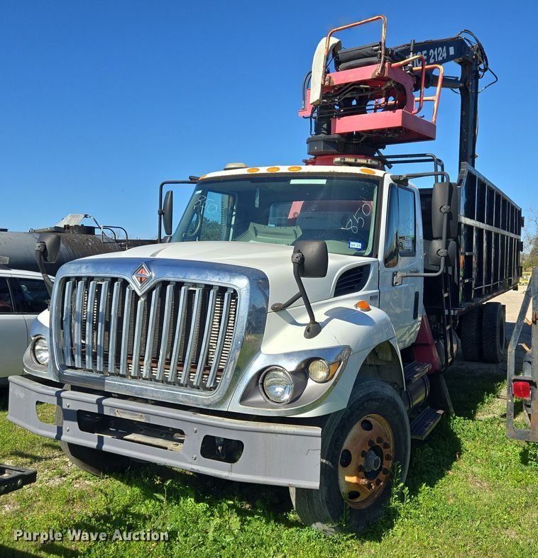 2011 International WorkStar 7300 grapple truck - DV1304