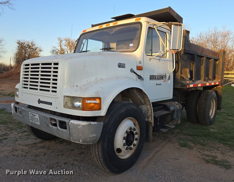 1996 International 4700 dump truck - DW8611