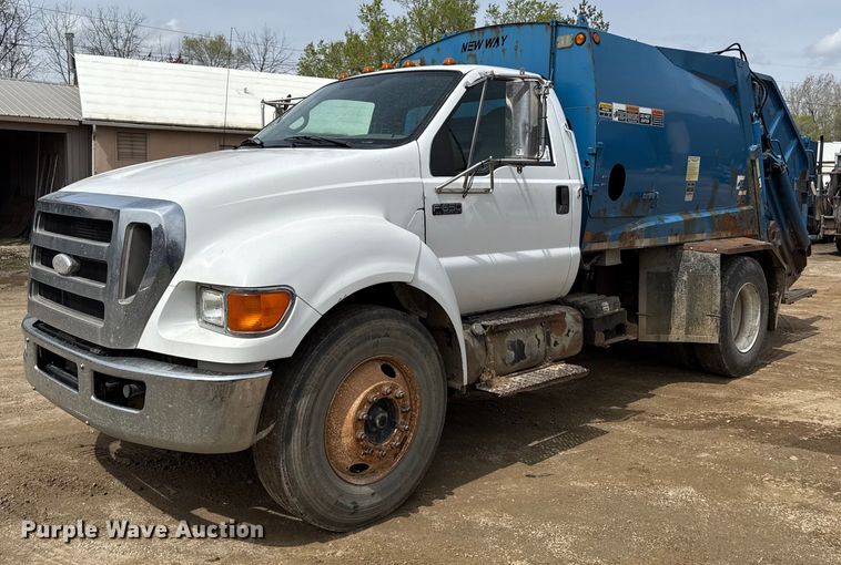 2008 Ford F650 refuse truck - ED4144