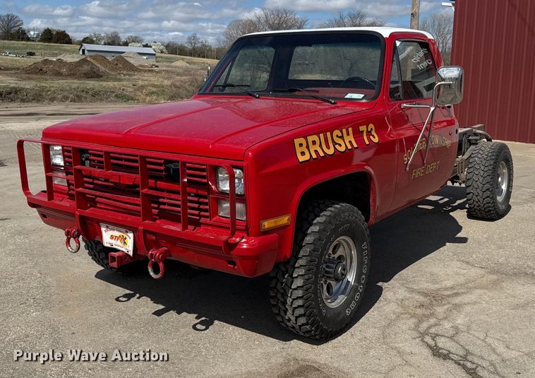 1985 Chevrolet K30 pickup truck cab and chassis - ED4170