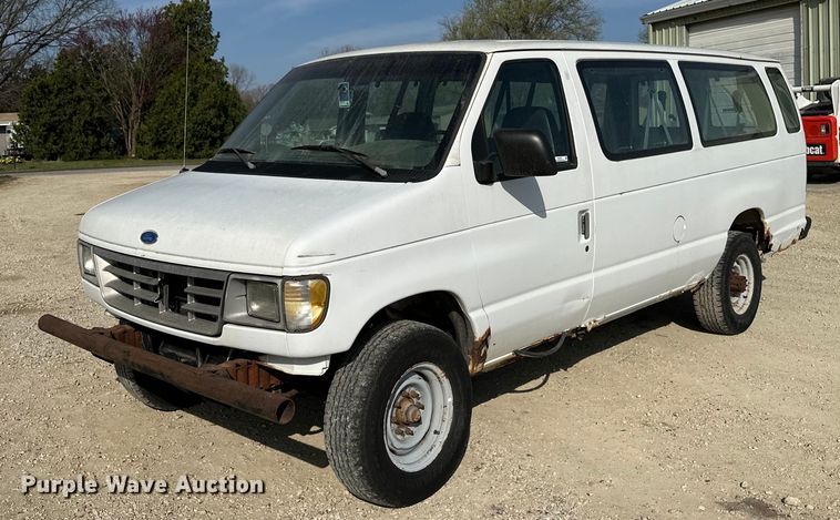 1995 Ford Club Wagon van - EG6222