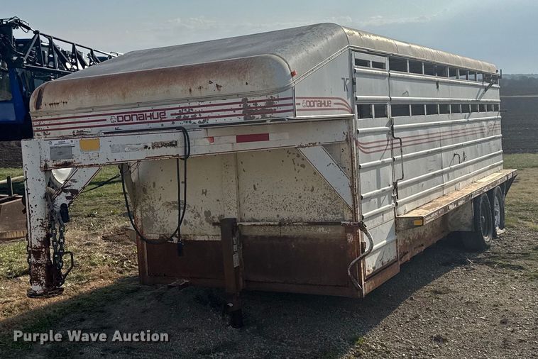 2001 Donahue livestock trailer - EG6239