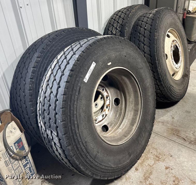 (4) 315/80R22.5 tires and wheels - EG6287