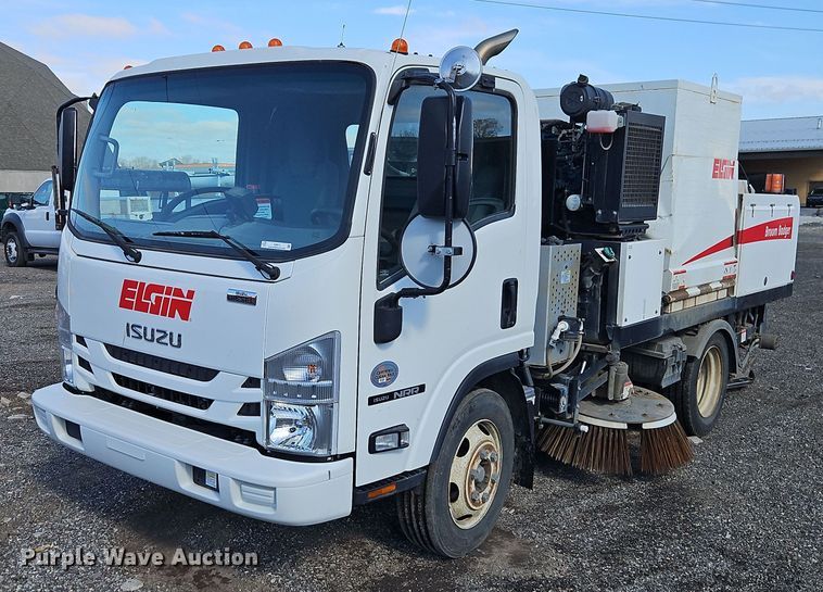 2019 Isuzu NRR street sweeper truck - EI8913