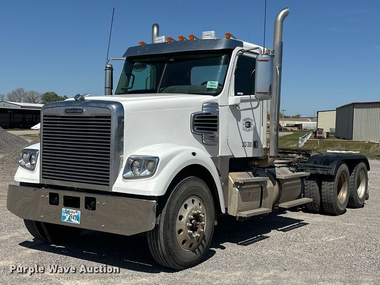 2015 Freightliner Coronado semi truck - EJ8617