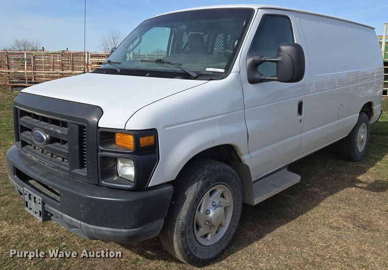 2011 Ford E250 van - EN8826