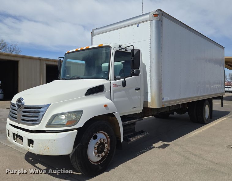 2007 Hino 268 box truck - EN8830