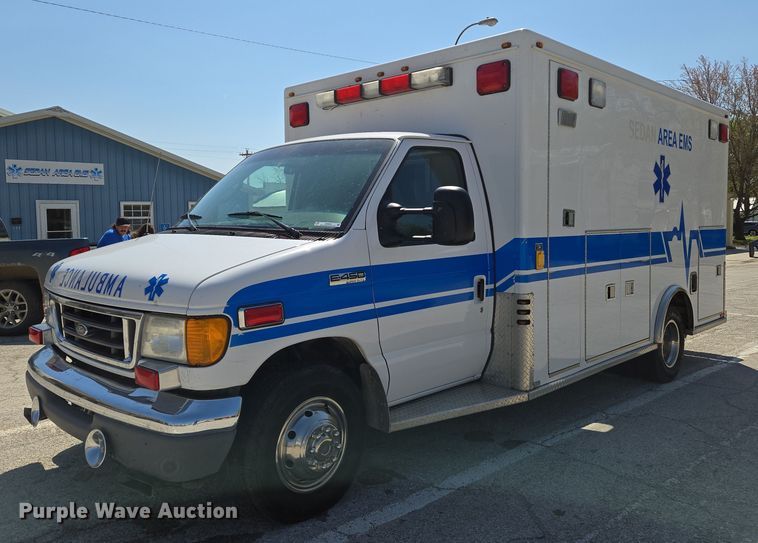 2006 Ford E450 Super Duty ambulance - EN8888