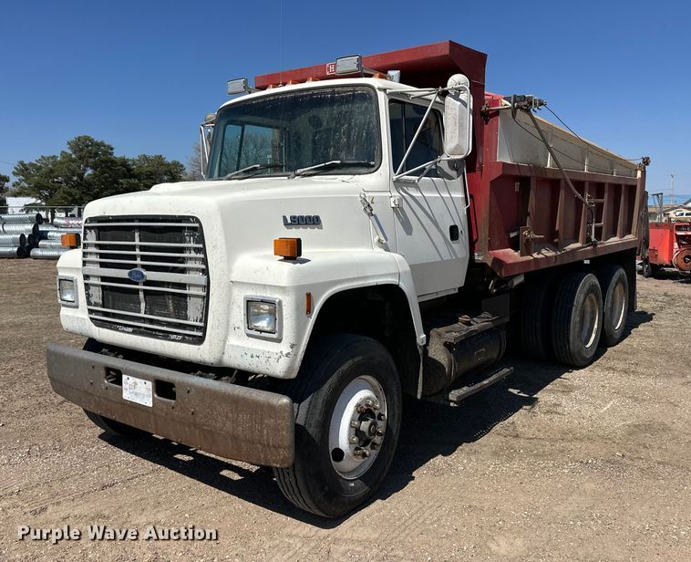 1992 Ford L9000 dump truck - ER8979