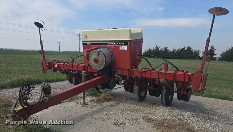 International 800 Cyclo Air air seeder - DO7889