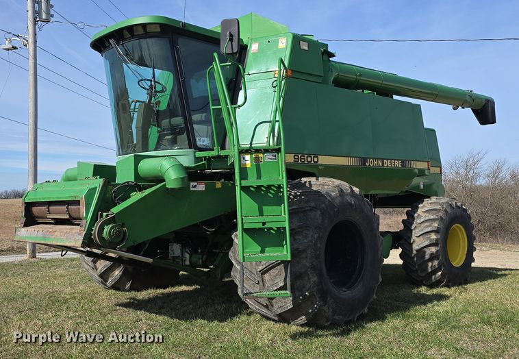 1989 John Deere 9600 RWA combine - DT6752