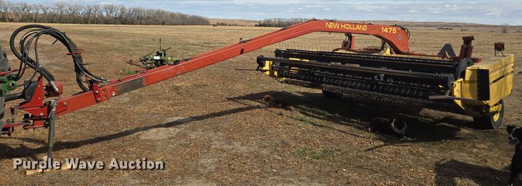 1998 New Holland 1475 swather / windrower - DT7081
