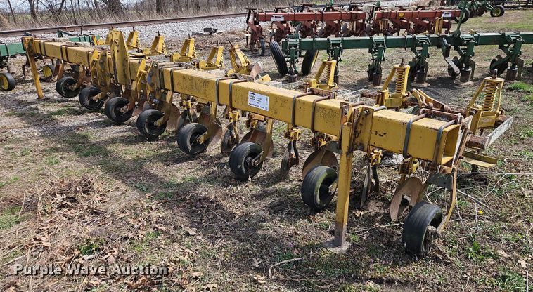 Buffalo 4640-3-30 row crop cultivator - DT7695