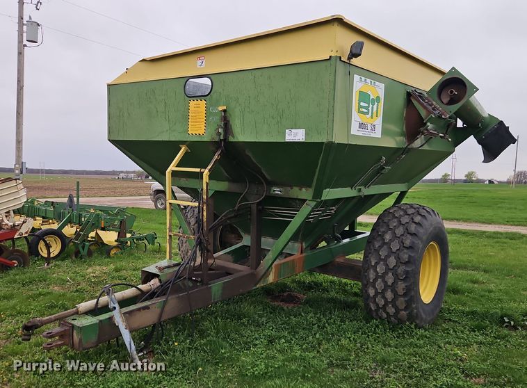 Bradford Industries 528 grain cart - DT7711