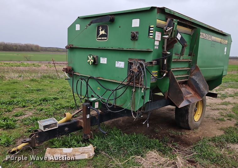John Deere 135 feed mixer - DT7720