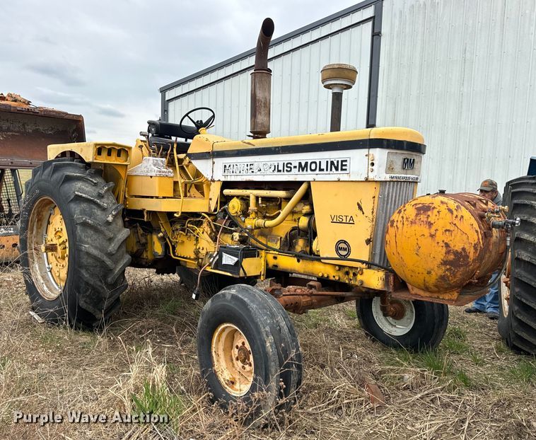 Minneapolis-Moline G-1000 Vista tractor - DV1876