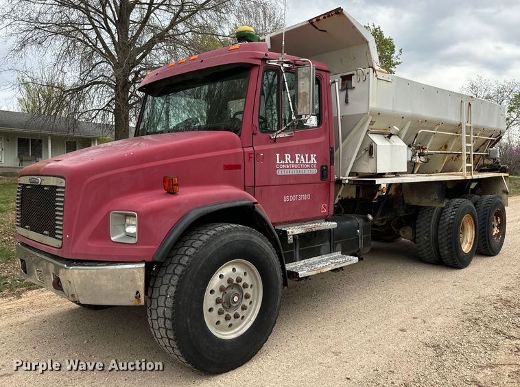 1999 Freightliner FL80 applicator truck - DV1896