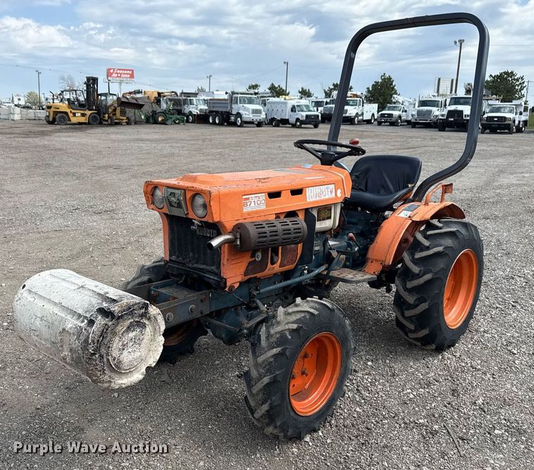 Kubota B7100 MFWD tractor - EG5700