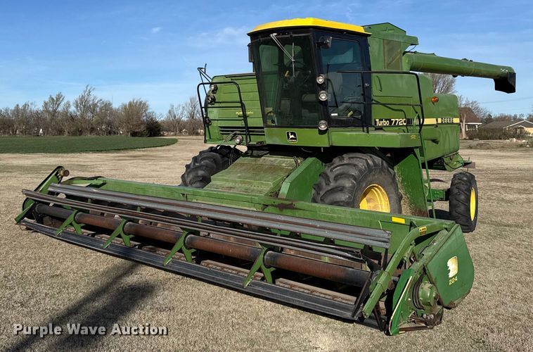 1984 John Deere Turbo 7720 combine - EG6169