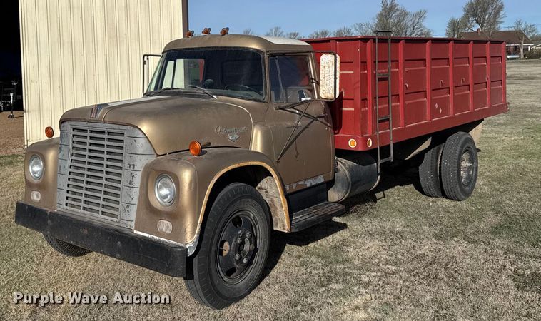 1963 International Loadstar 1600 grain truck - EG6171