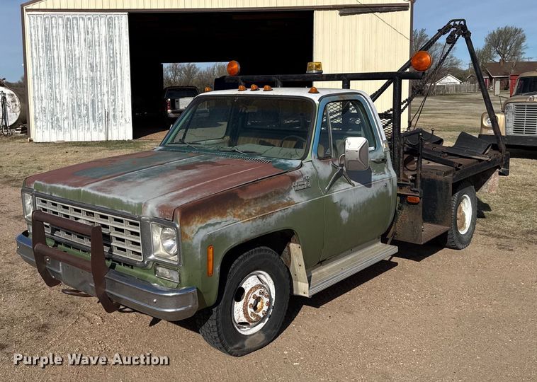1976 Chevrolet C30 winch truck - EG6173