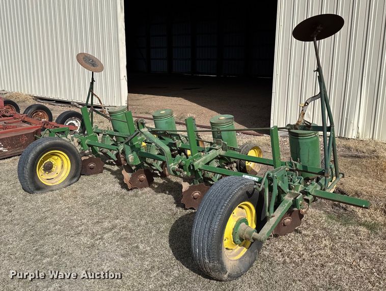 John Deere 71 planter - EG6178