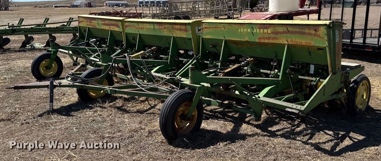 John Deere LZ812 grain drill - EG6203