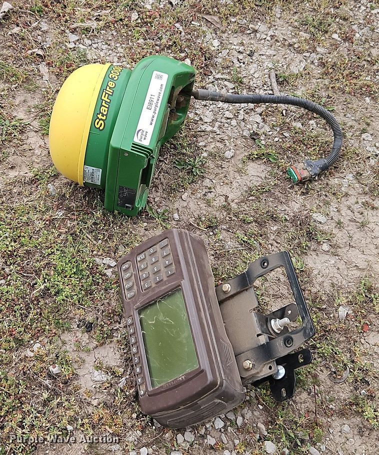 John Deere StarFire 3000 GPS system - EI8911