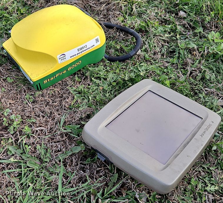 John Deere StarFire 6000 GPS system - EI8912