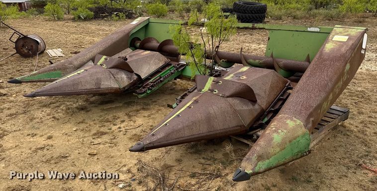 John Deere 444 corn head - EJ3608