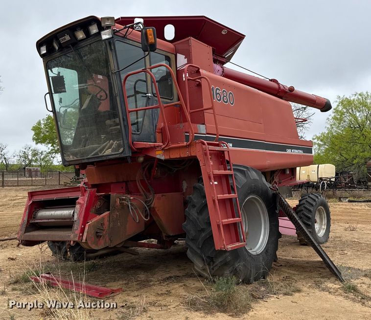 1988 Case IH 1680 Axial-Flow combine - EJ3610