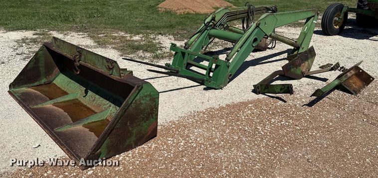 John Deere 158 loader - EJ3616