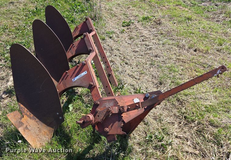Ford I0-458 three bottom plow - EJ8342