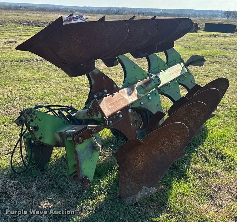 John Deere E-8350 eight bottom two-way plow - EJ8369