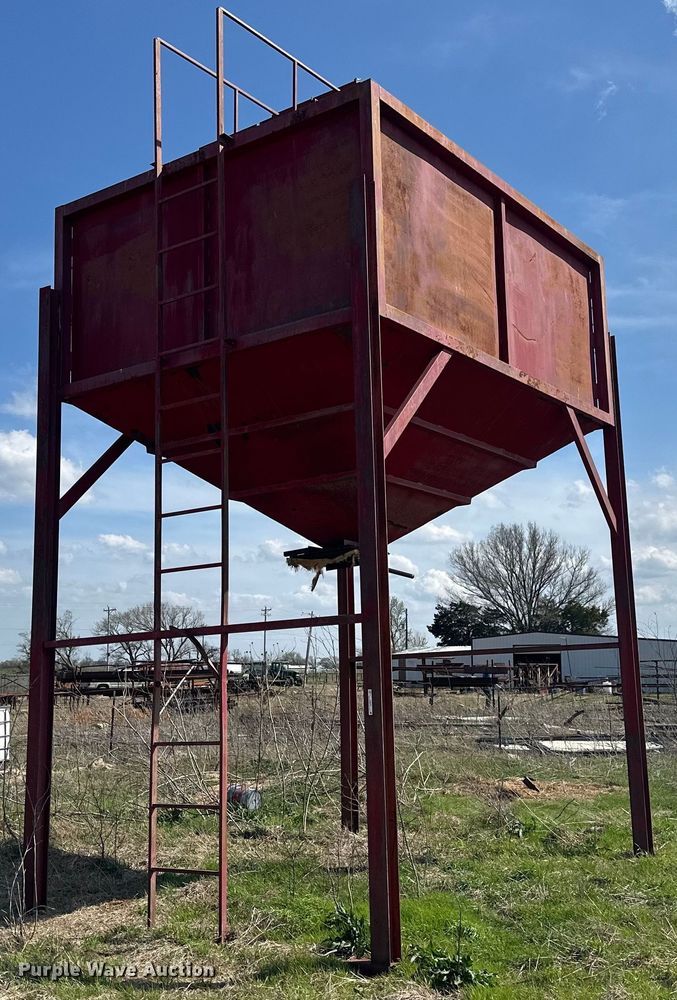 Bulk feed bin - EJ8444