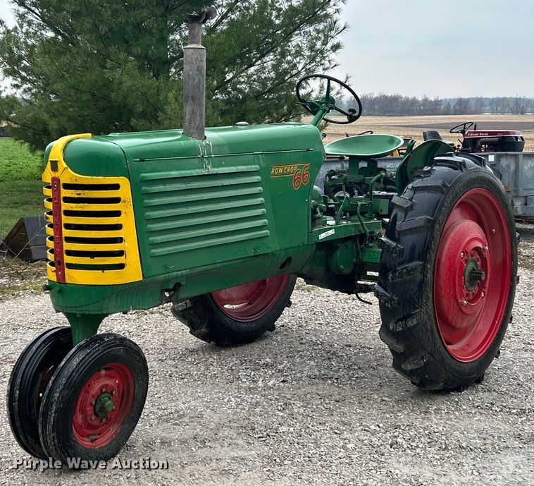 Oliver Row Crop 66 tractor - EK2807