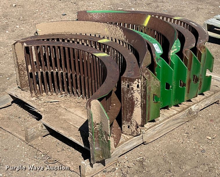 (7) John Deere Series 60 combine concaves - EQ4562