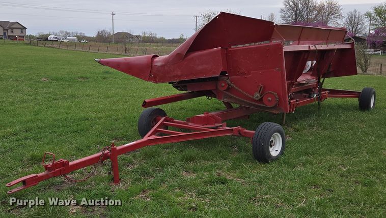 Case 1063 corn head - EQ6995