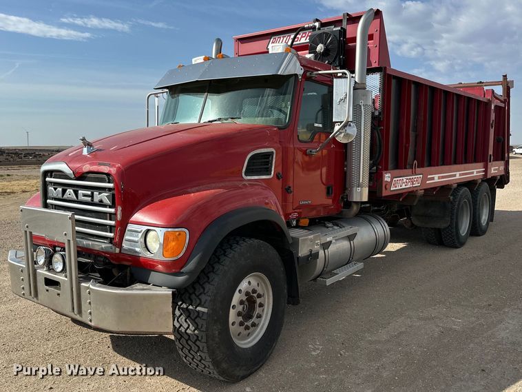 2006 Mack CV713 manure spreader truck - ER8904