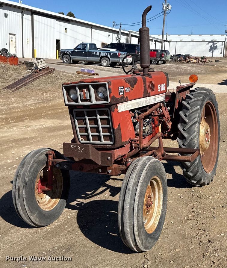 International 274 tractor - NN9748