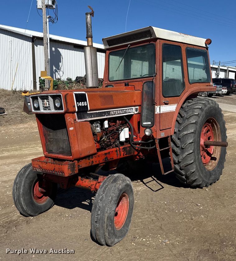 International 1466 tractor - NN9750
