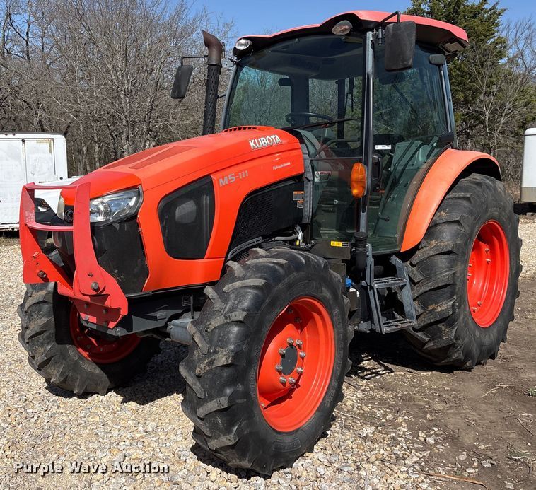 2015 Kubota M5-111D MFWD tractor - OB9547