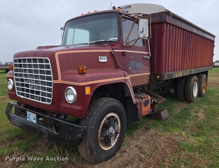 1973 Ford 9000 grain truck - OG9022