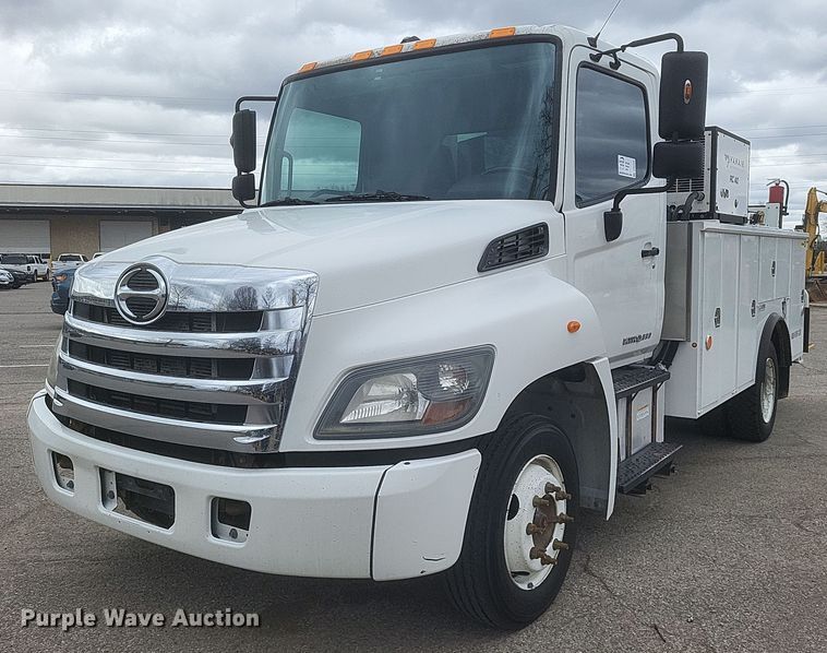 2018 Hino 268 utility / service truck - DS5338