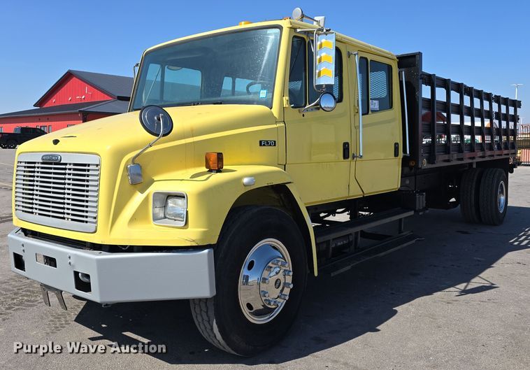 2005 Freightliner FL70 Crew Cab flatbed truck - DT6798