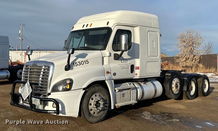 2015 Freightliner  Cascadia 125 semi truck - DV0606
