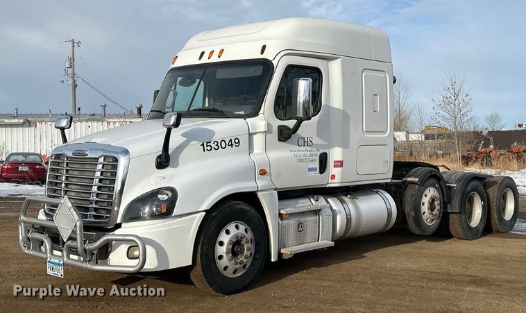 2015 Freightliner Cascadia 125 semi truck - DV0608