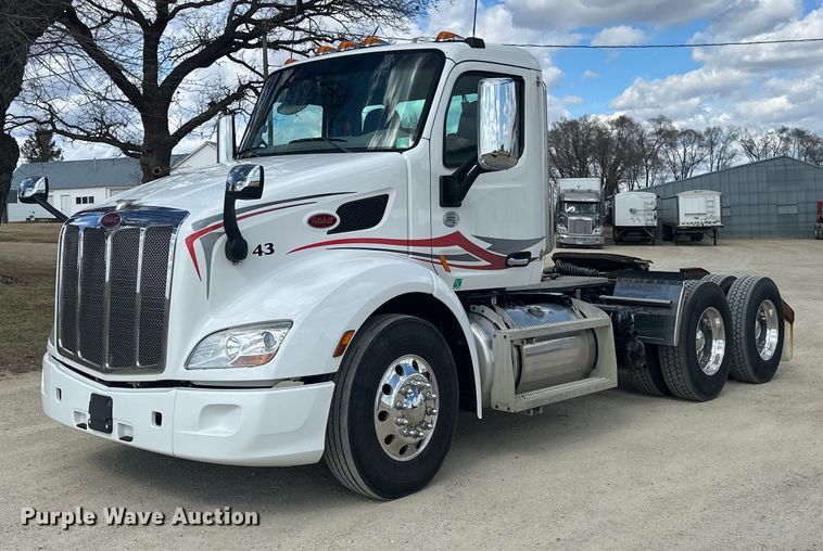 2018 Peterbilt 579 semi truck - DV0732
