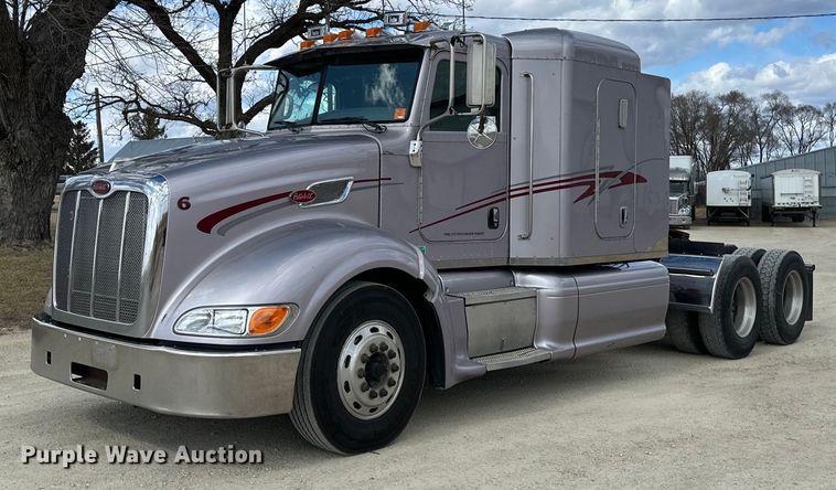2007 Peterbilt  386 semi truck - DV0733