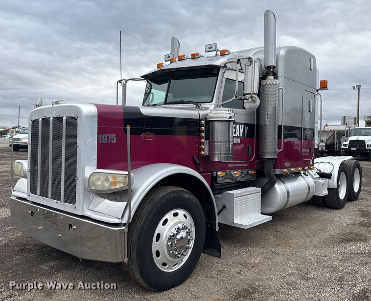 2008 Peterbilt 388 semi truck - EG2533
